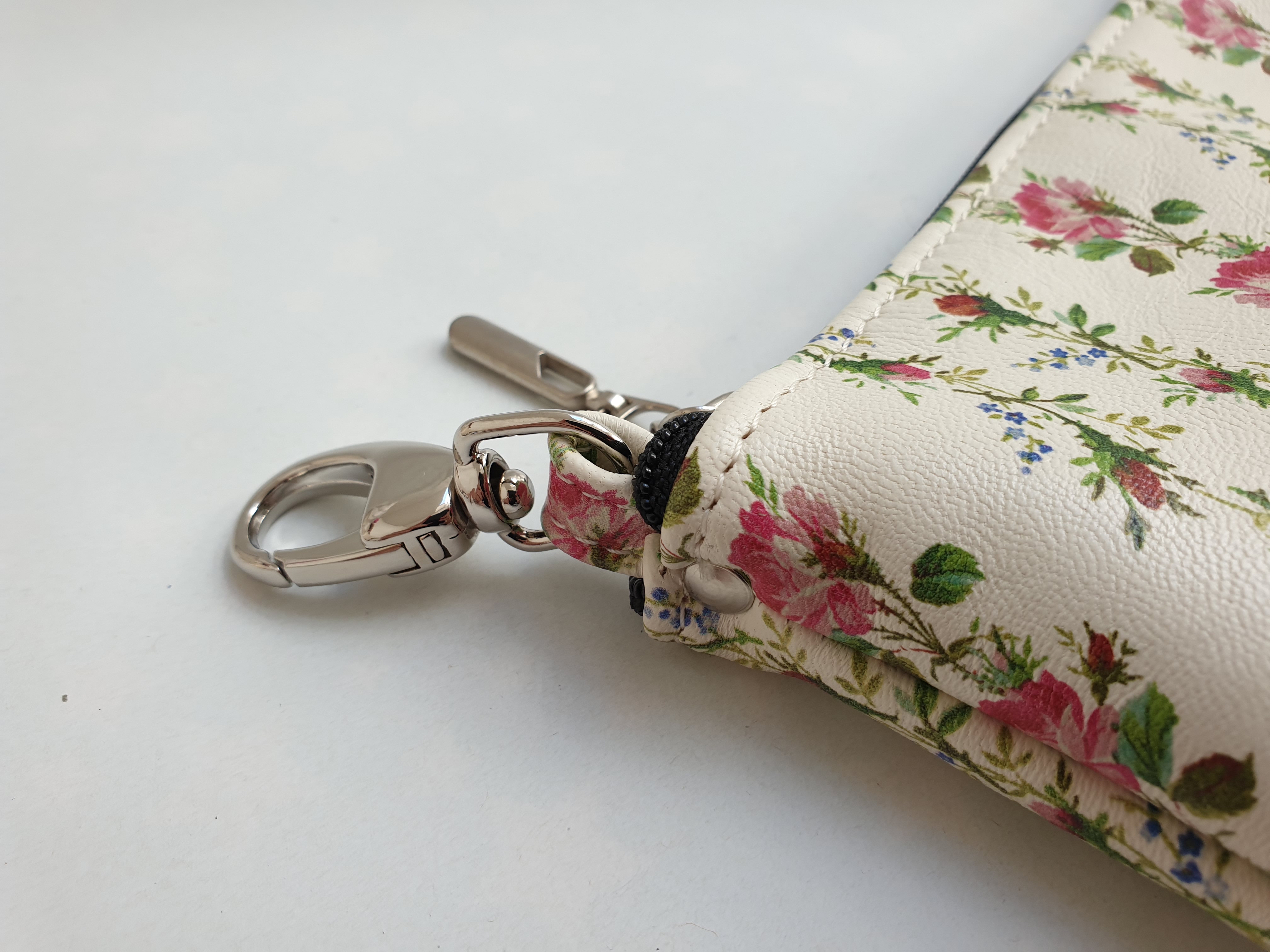 Kožená kapsa  17x10 cm - květovaná