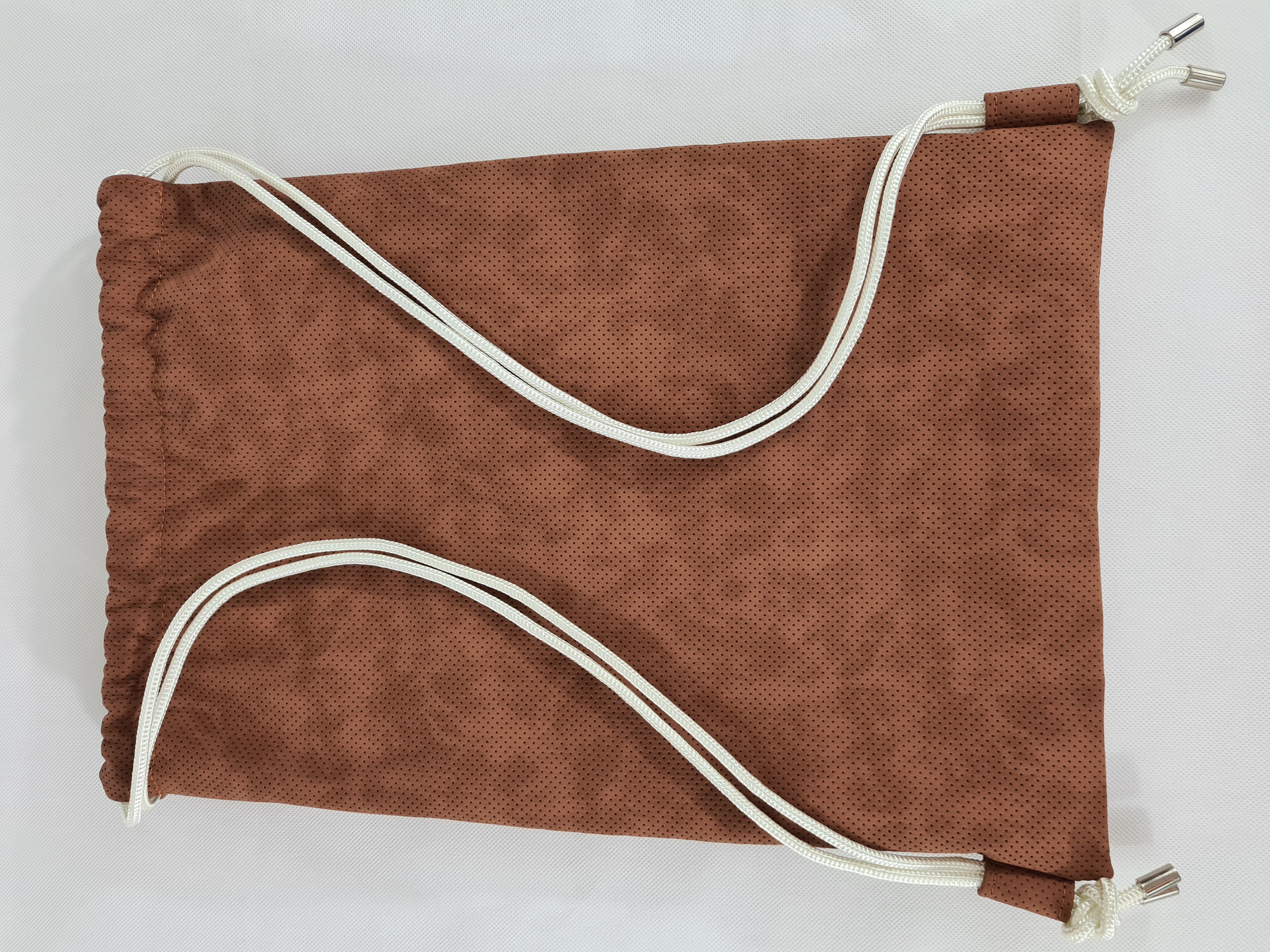 Vak - světle hnědý děrovaný