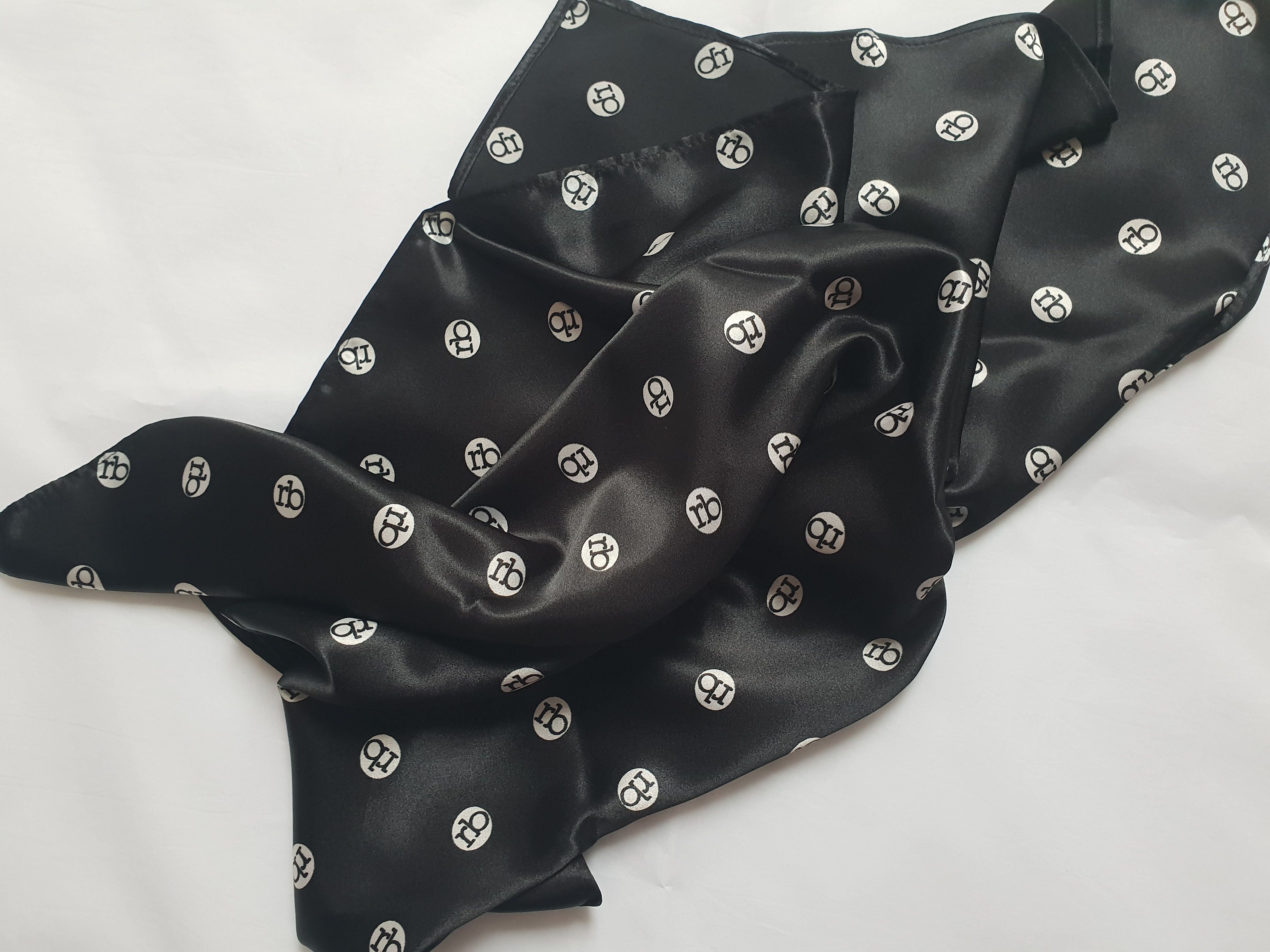 Velký šátek puntík