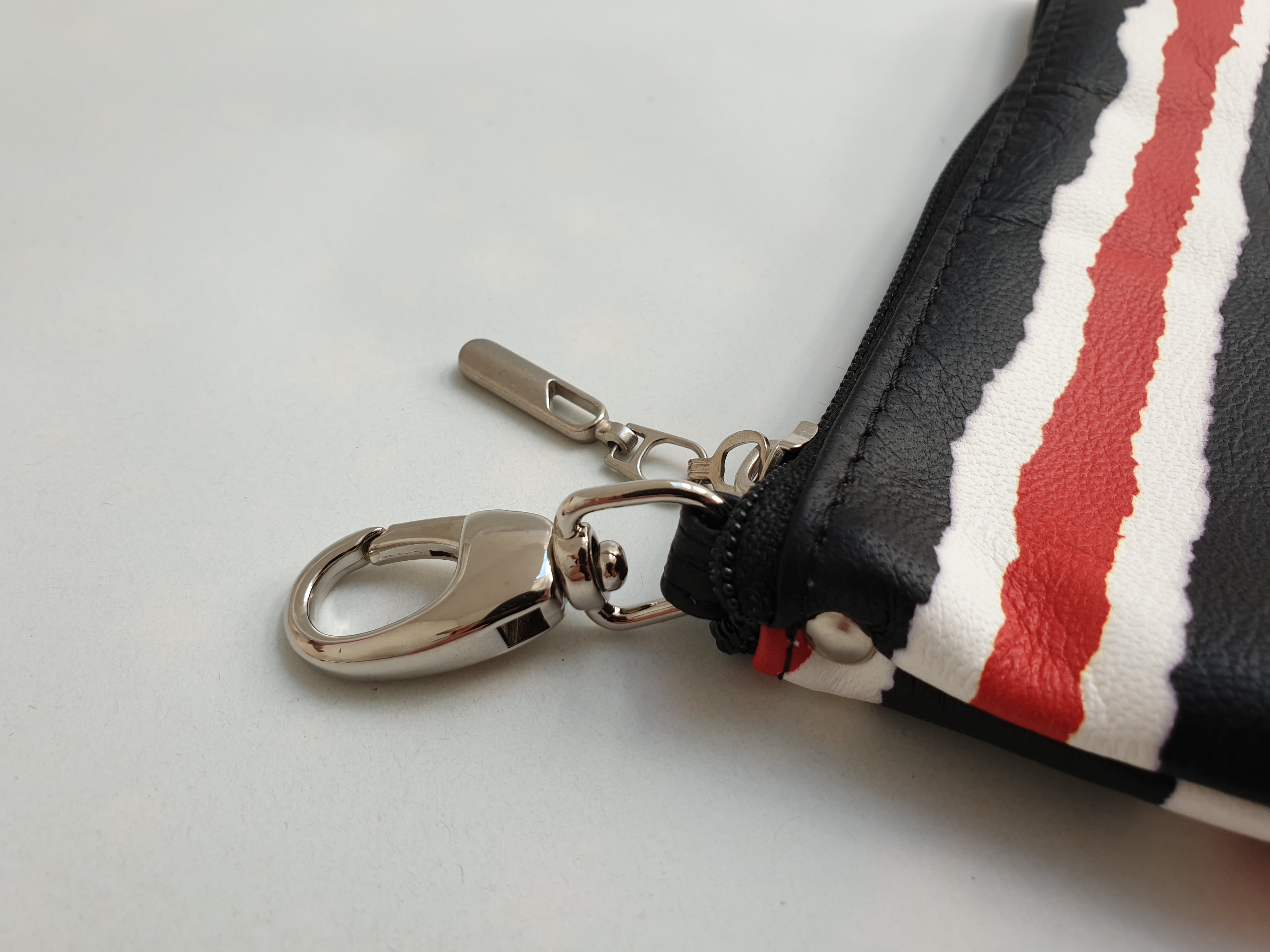 Kožená kapsa  19x12 cm - pruhovaná