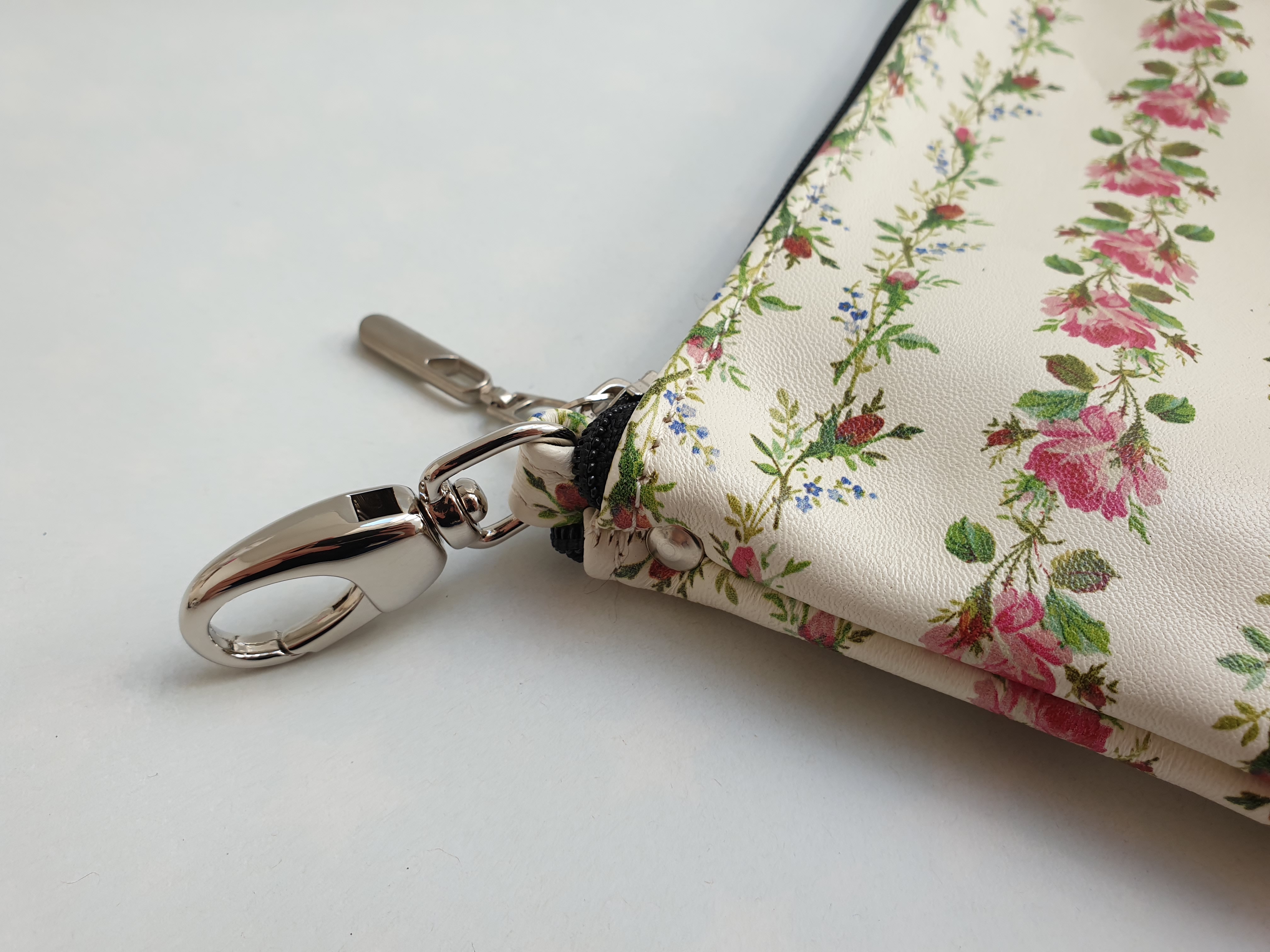 Kožená kapsa  19x12 cm - květovaná