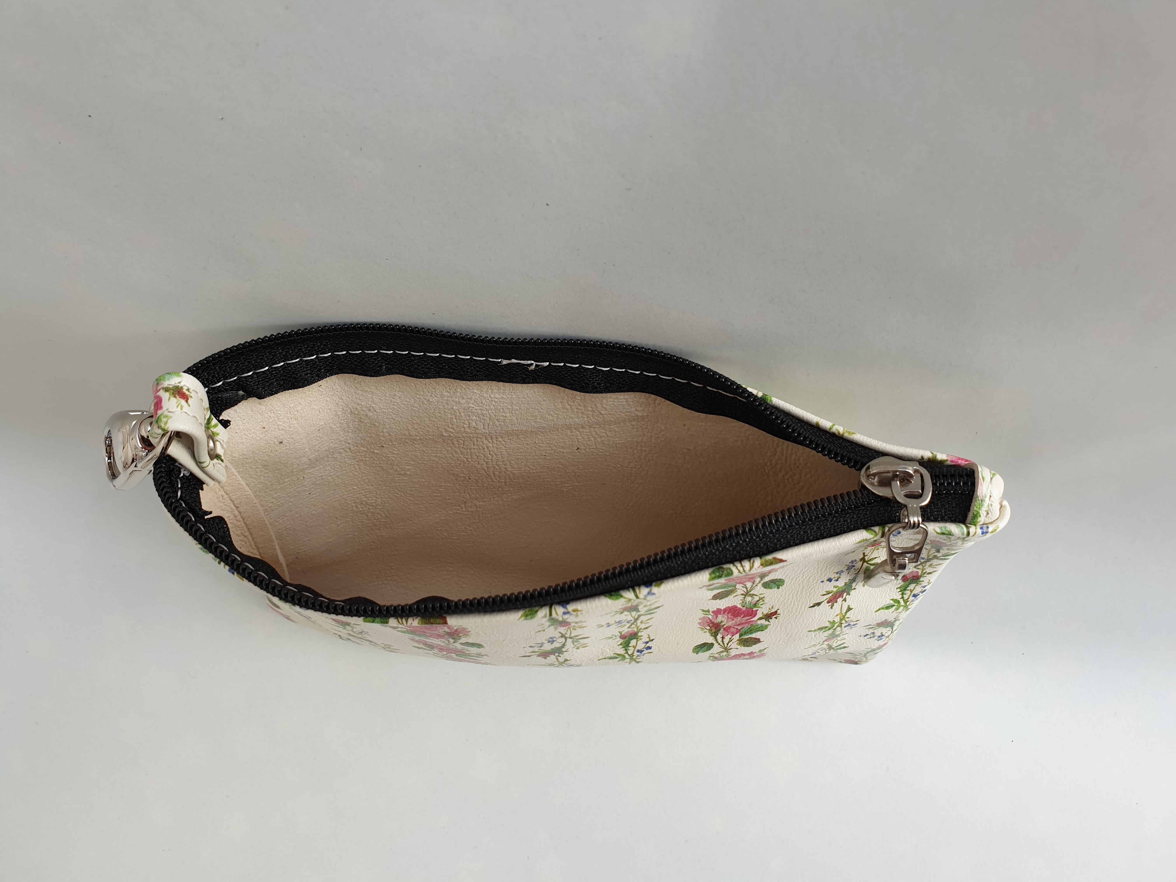 Kožená kapsa  17x10 cm - květovaná