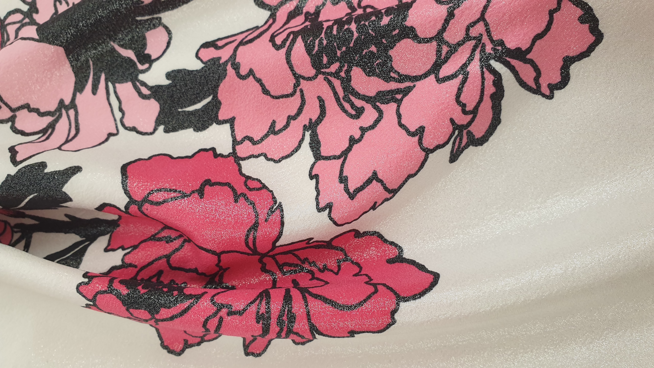 Hedvábná dvojitá šála - červené květy