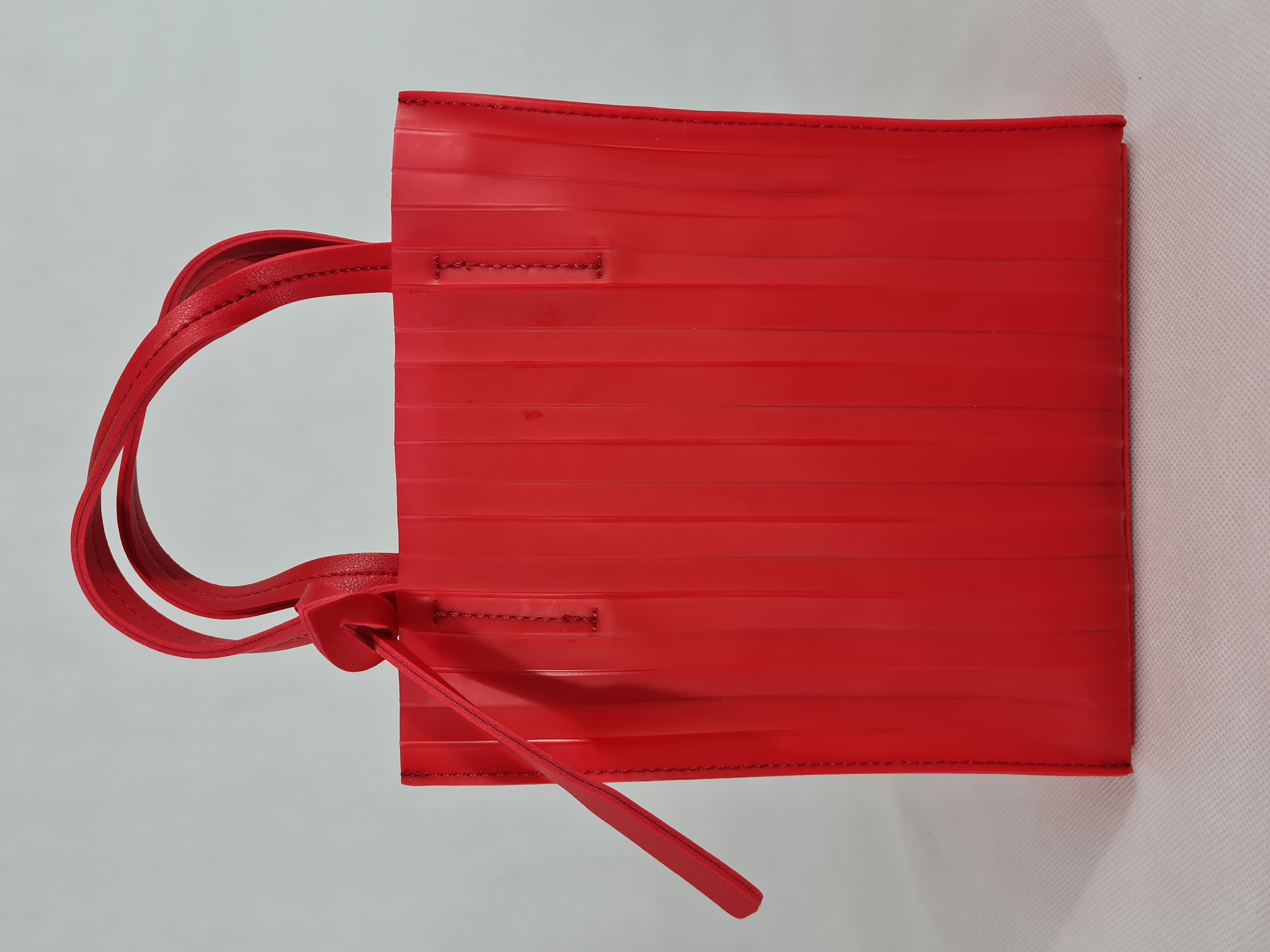 Kabelka Plisé - červená
