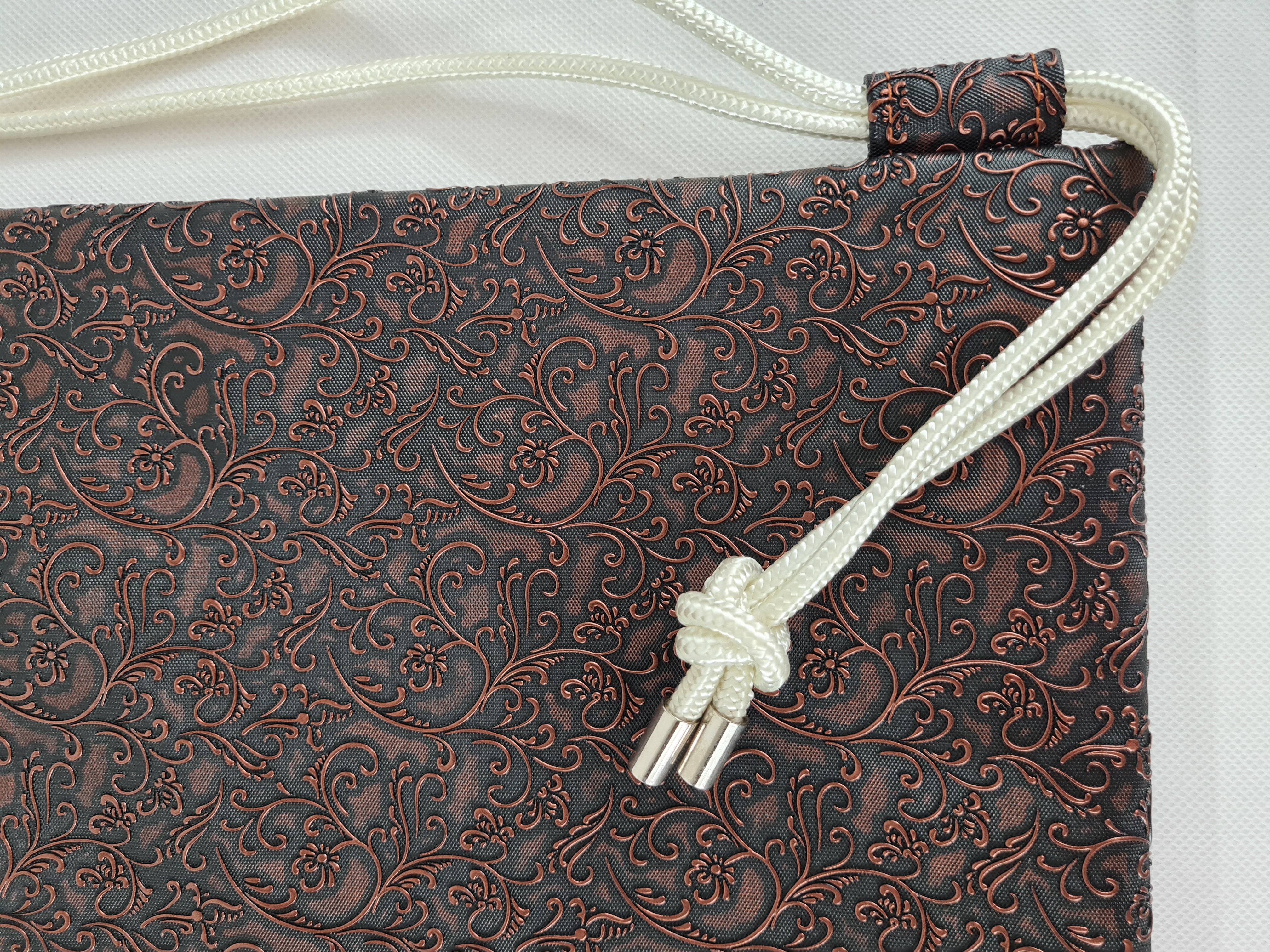 Vak - bronz se vzorem