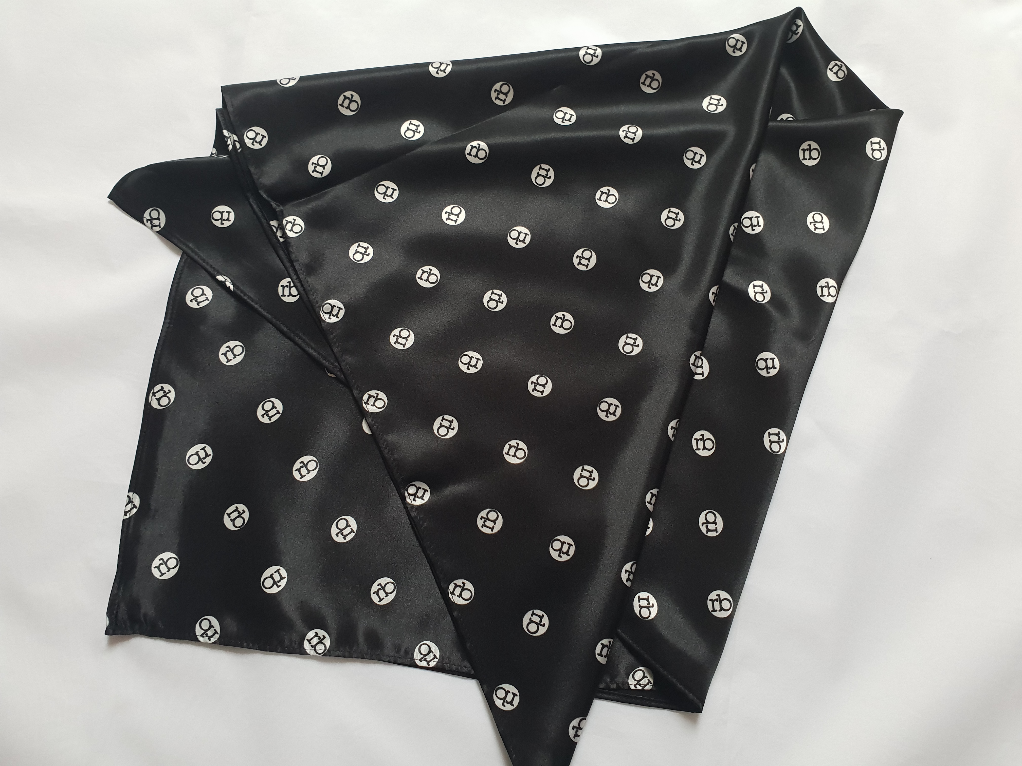 Velký šátek puntík