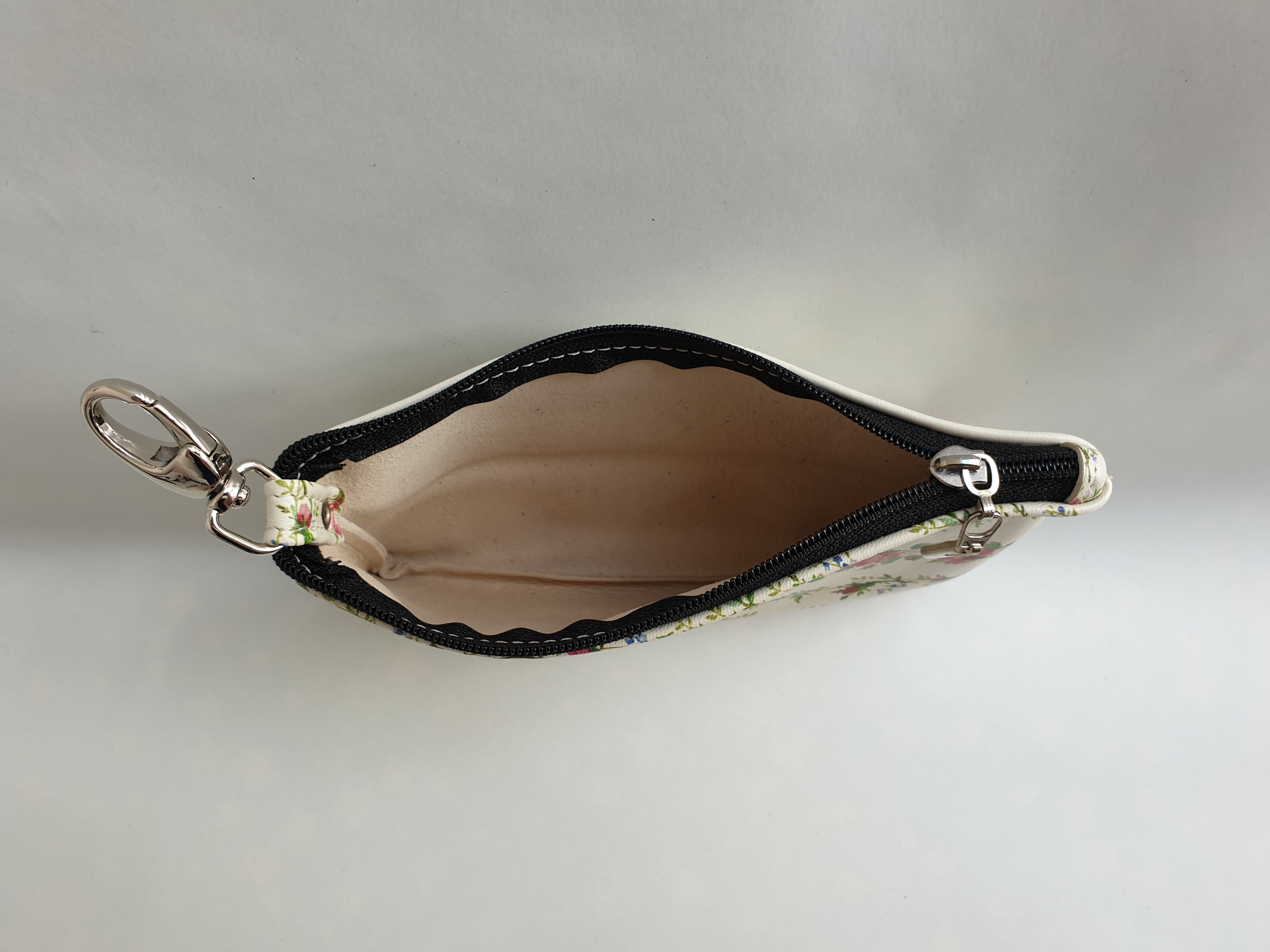 Kožená kapsa  19x12 cm - květovaná