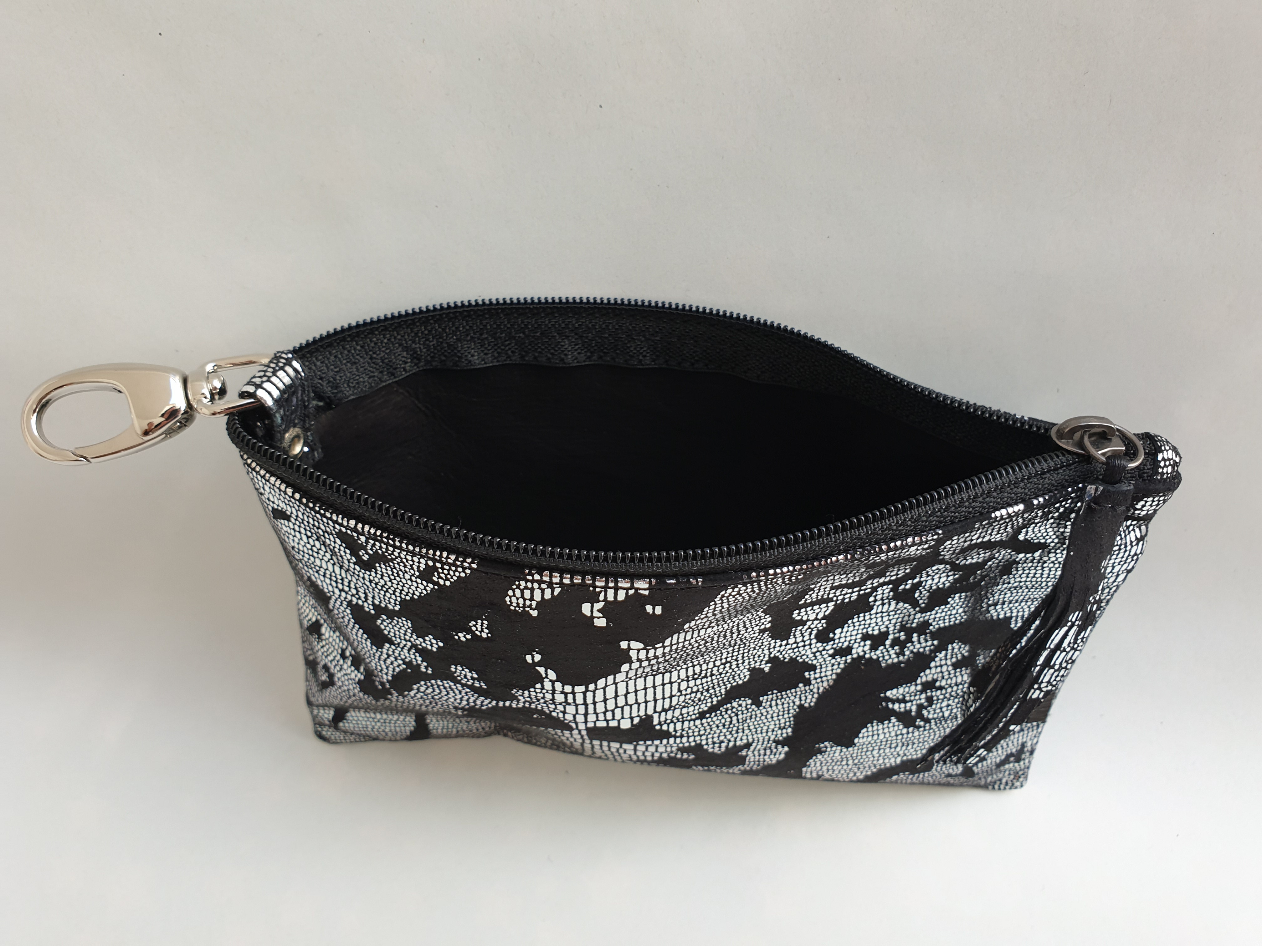 Kožená kapsa  19x12 cm - černo stříbrná