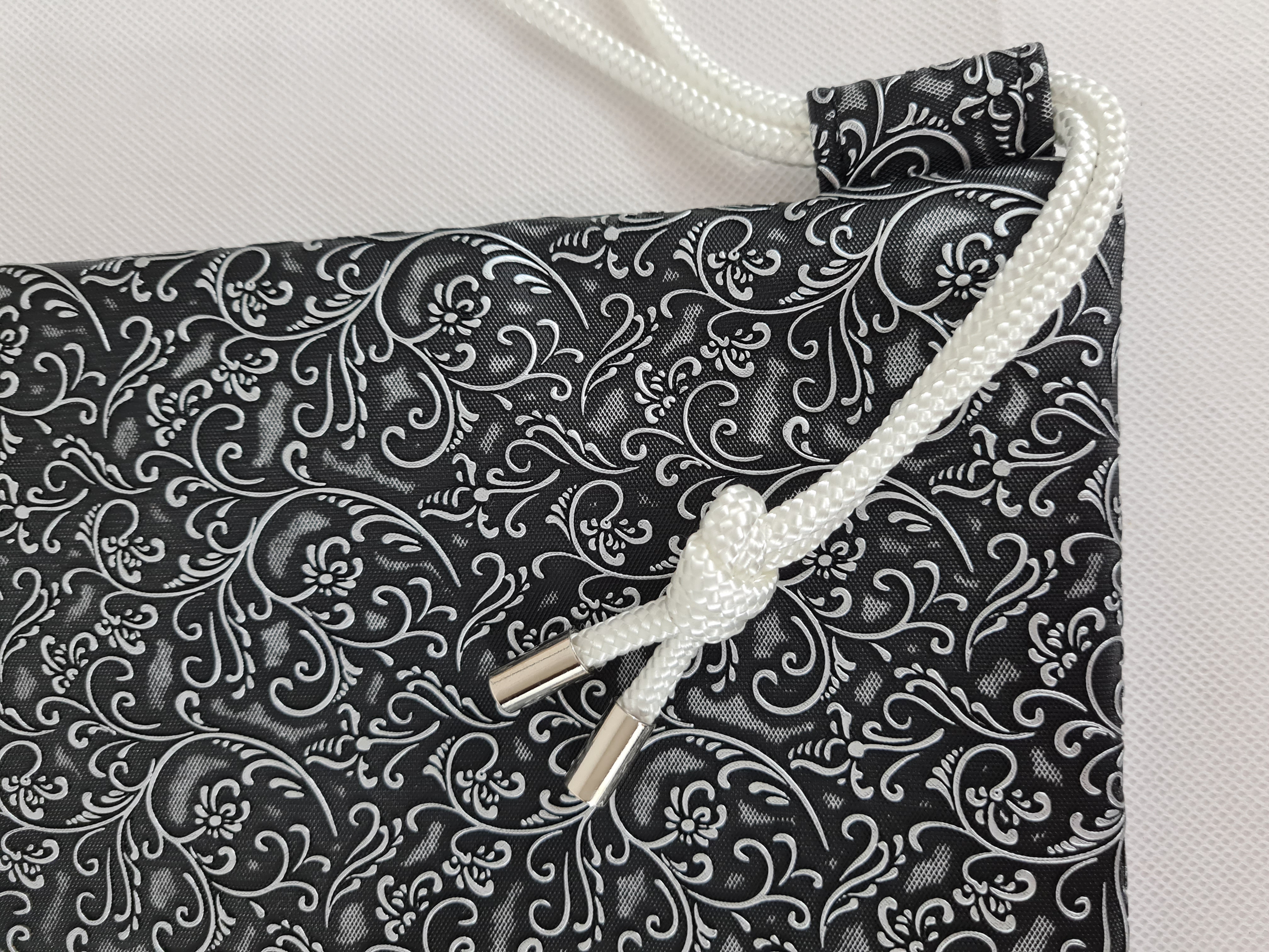 Vak - stříbrný se vzorem