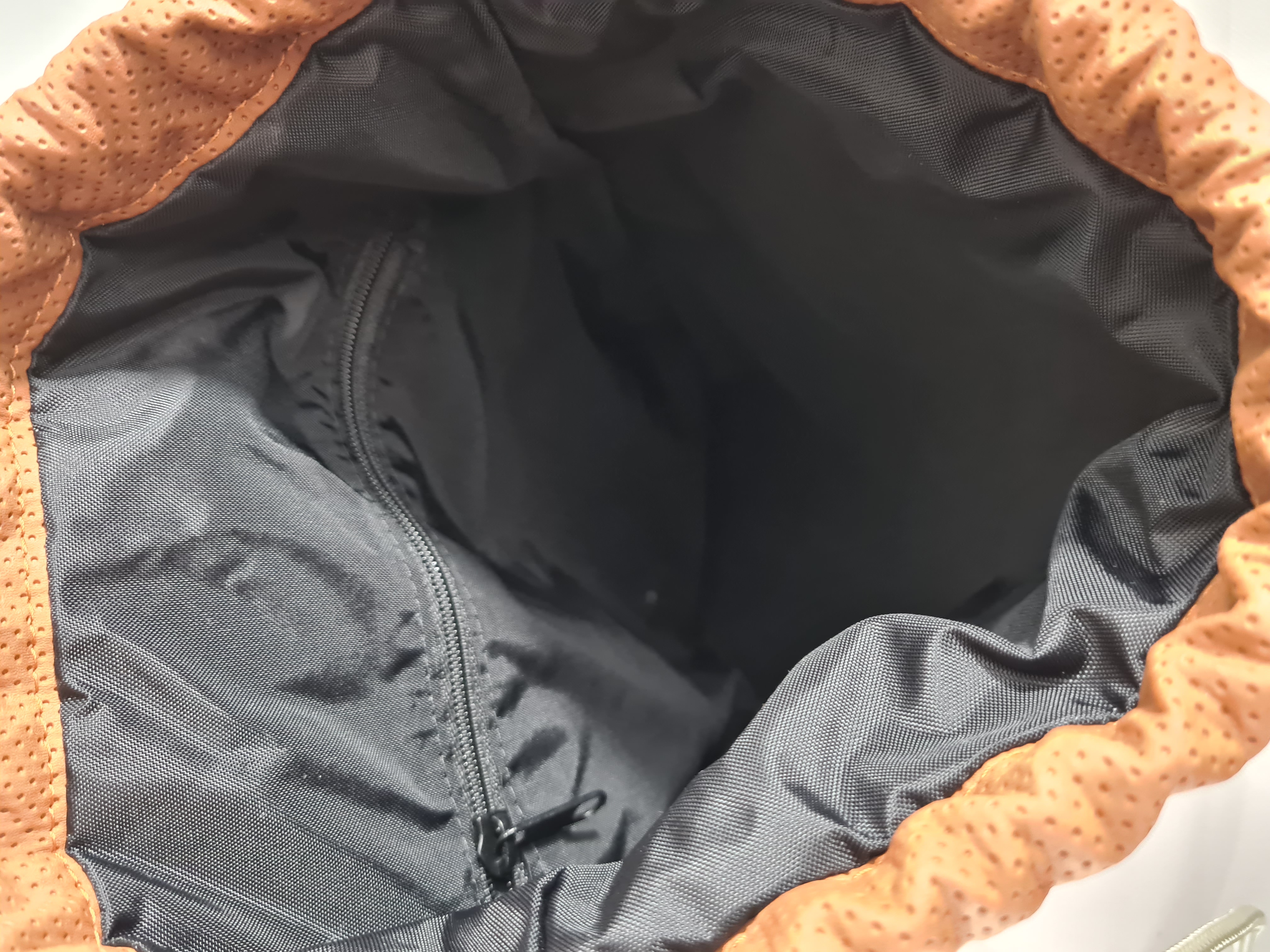 Vak - světle hnědý děrovaný