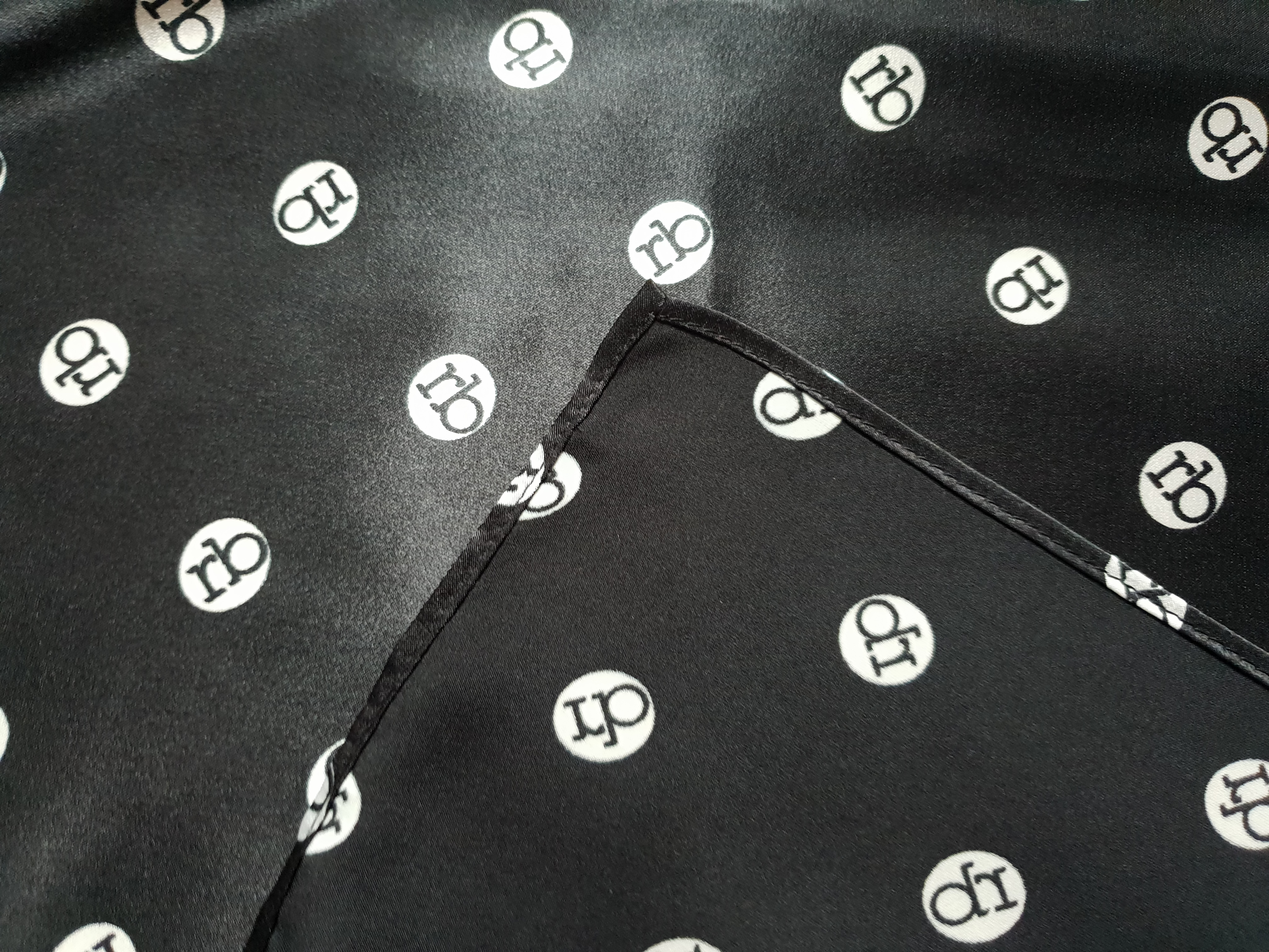 Velký šátek puntík